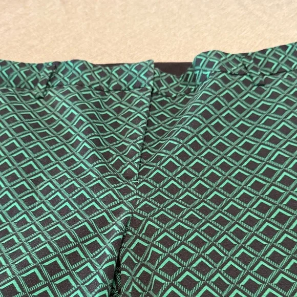 Green Geometric Patterned Pants - Picture 4 of 5
